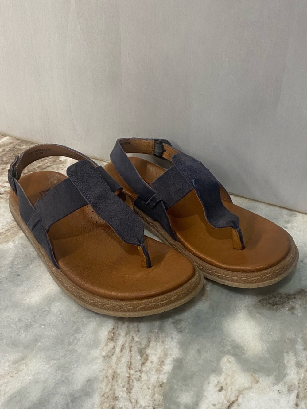 Born Cammie Dark Jeans Suede Comfort T-Strap Sandals 8 / 39 EUC - Picture 2 of 11